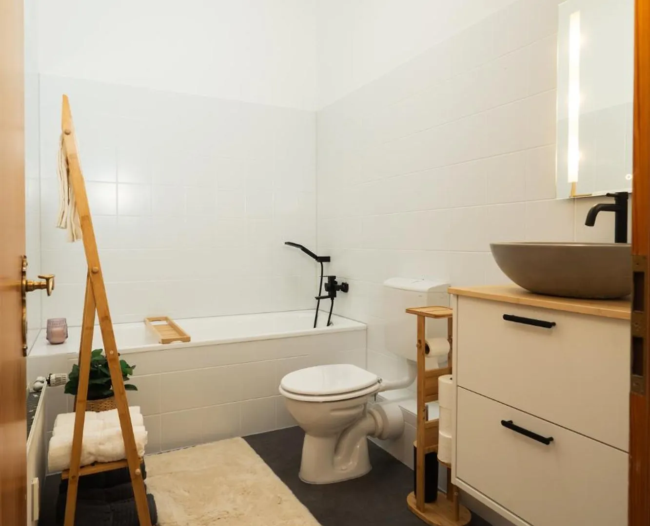 Staywell - Lichtdurchflutetes Apartment Mit Terasse Berlin Tyskland